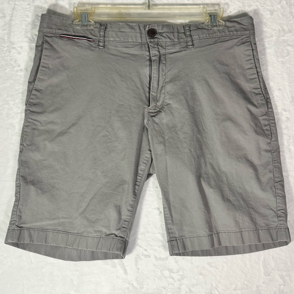 Tommy Hilfiger Men’s Size 34 Brooklyn Flat Front Chino Shorts Gray Inseam 9”